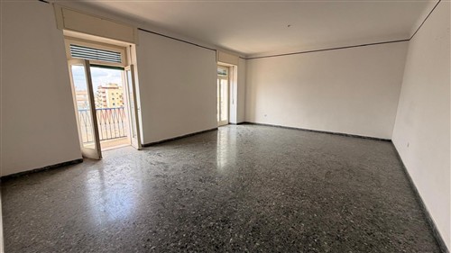 Centrale Appartamento Con Box Auto e Deposito.